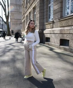 AUTRY MID SNEAKER 80s | Goat Yellow New Arrivals